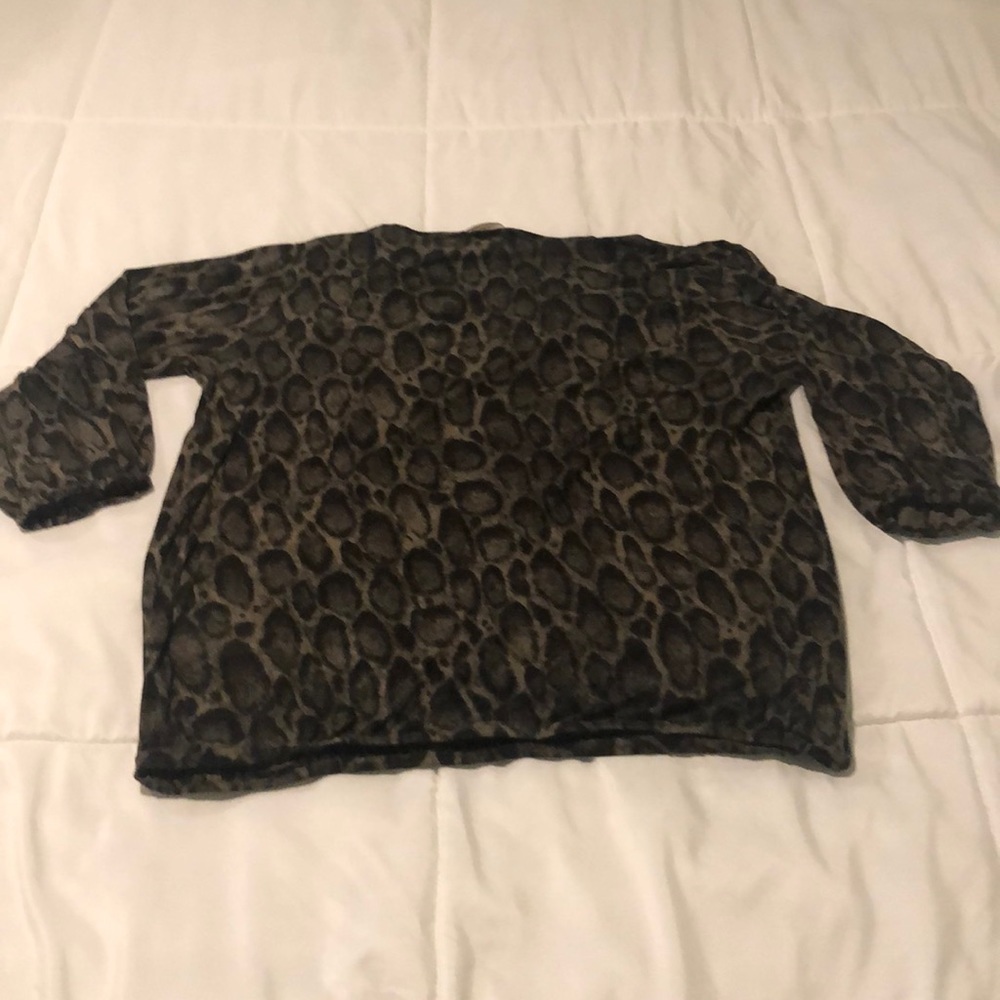 Michael Kors animal print blouse top in black and olive green w peephole front - Picture 3 of 8